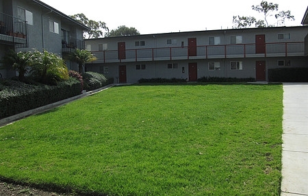 Courtyard - El Dorado Apartments