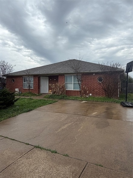 Building Photo - 609 Kings Way Dr