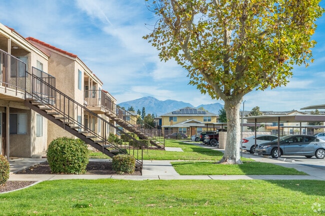 Foto del edificio - Sierra Pointe