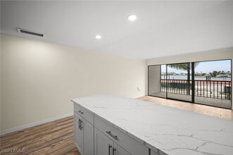 Building Photo - 260 Southbay Dr