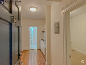 Building Photo - 6 Camelot Ct