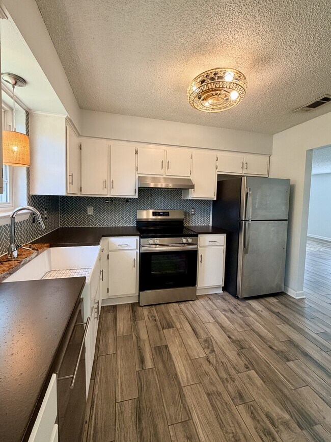 Foto del edificio - 2208 E 3rd St