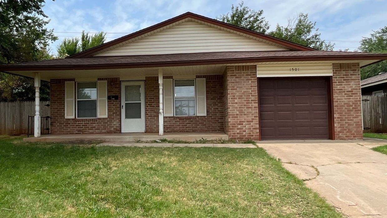 Foto principal - 3 Bed 2 Bath in OKC!