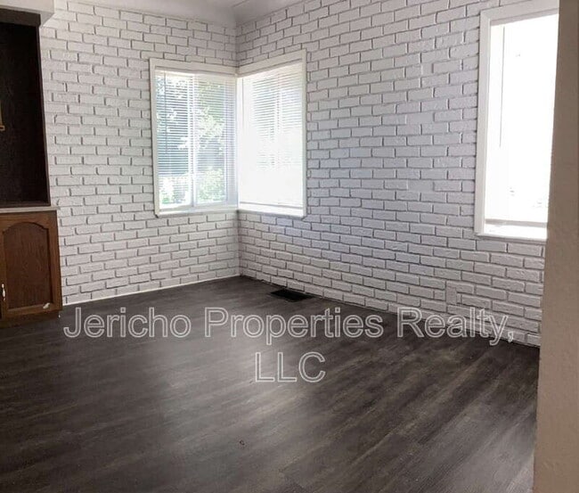 Building Photo - 2662 N Lamar St