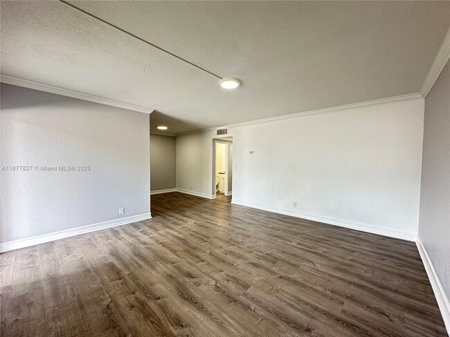 Building Photo - 1400 NE 56th St