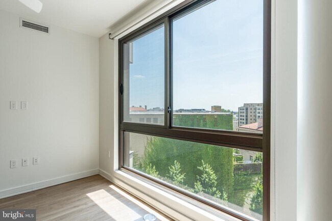 Foto del edificio - 1630 Columbia Rd NW