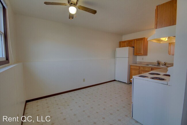 Building Photo - 769 W 61st St