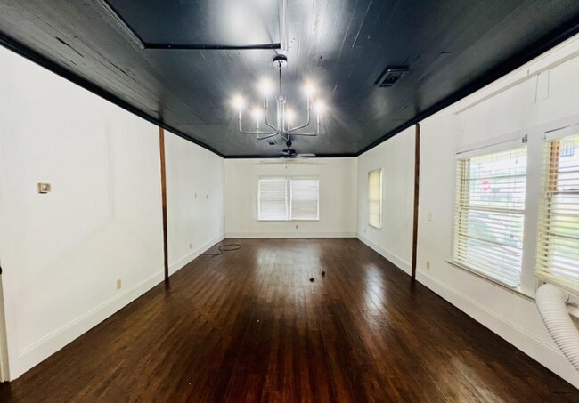 Building Photo - 2104 Rose Mae Dr