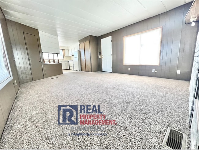 Building Photo - 2 Bedroom 1 Bath Mobile Home - Pets negotiable