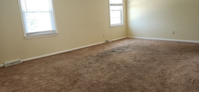 Building Photo - 201 Applewood Dr
