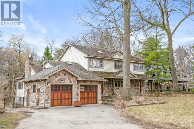 Building Photo - 690 Meadow Wood Rd