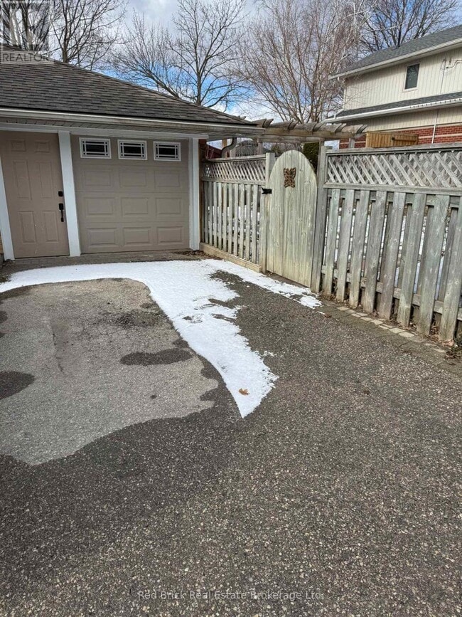 Building Photo - 2 Callander Dr