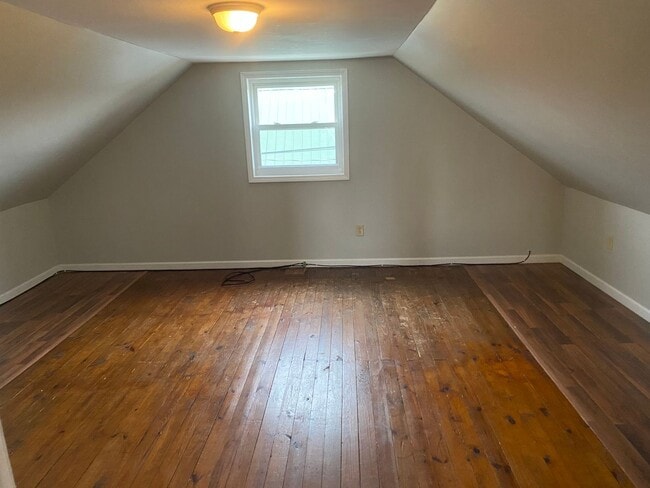 Building Photo - Camargo Red Brick House 3 Bedroom+ Bonus and 1 Bath