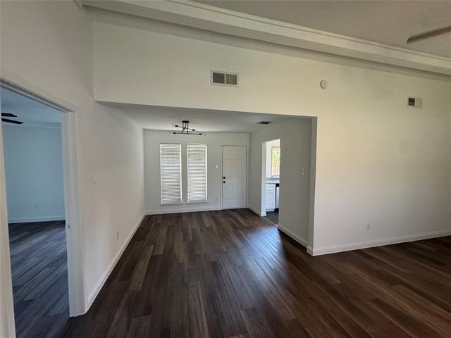 Foto del edificio - 9750 Camfield Rd