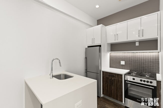 Building Photo - 444 Franklin Ave