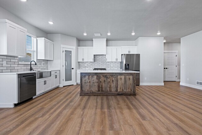 Foto del edificio - DARLING 3 Bed/2 Bath Twin Home Located in Sugar City, Idaho
