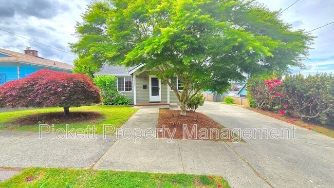 Photo - 2411 E 13th St House