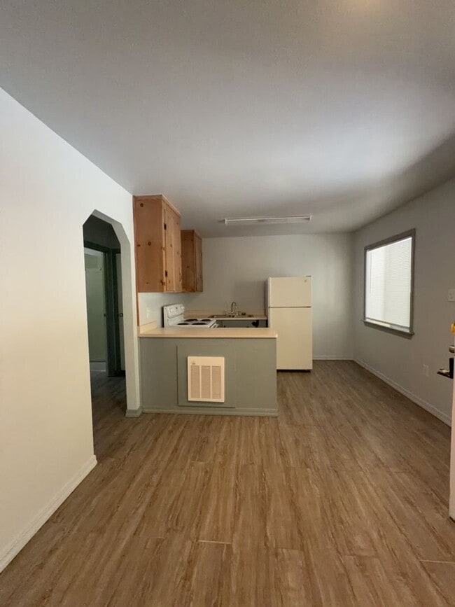 Building Photo - 6599 Hohape Ave