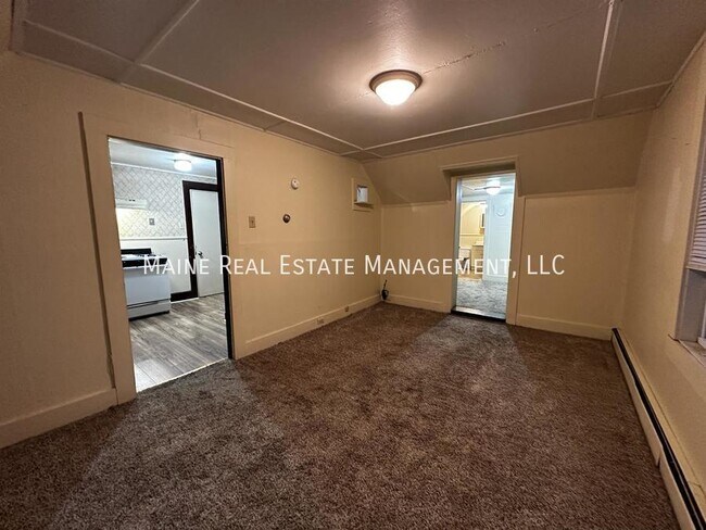 Building Photo - 8 County Rd