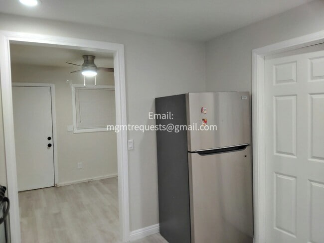 Photo - 831 Washington St Apartment