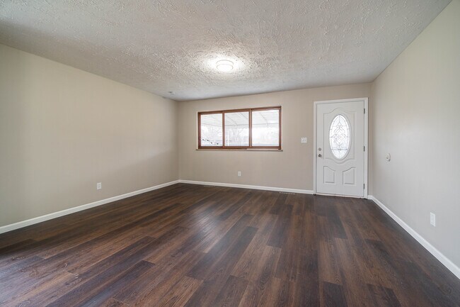 Building Photo - 1205 Lawrence Dr