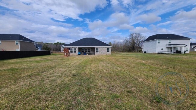 Building Photo - RATE DROP ALERT! (was $2600/month)