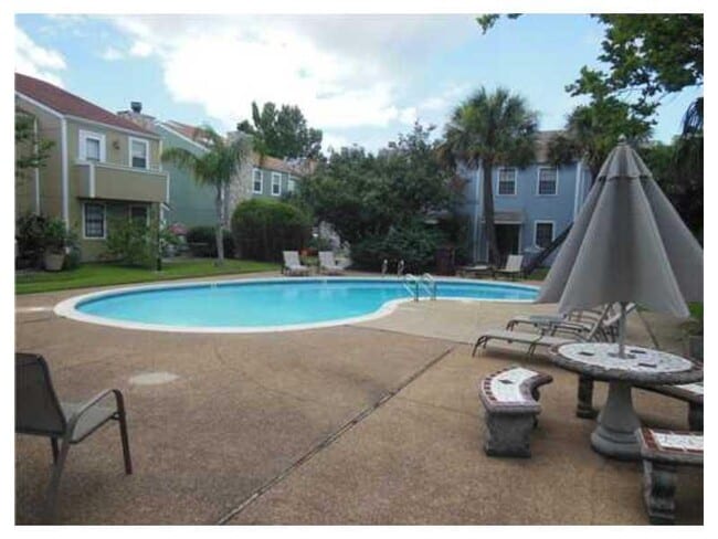 Building Photo - 4210 Paradis Ln