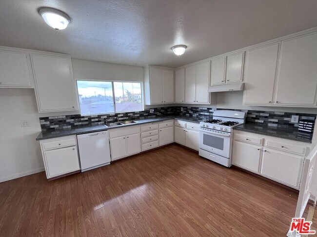 Foto del edificio - 4547 166th St