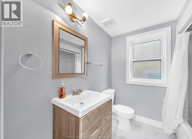 Building Photo - 715 Randolph Ave