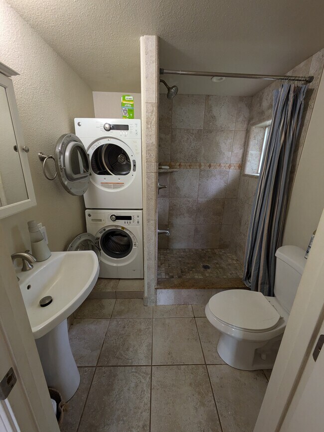 Washer/Dryer in unit - 634B Waiehu Beach Rd