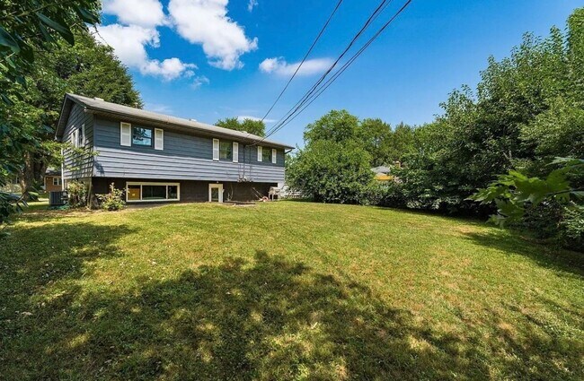 Building Photo - 5049 Gunston Dr