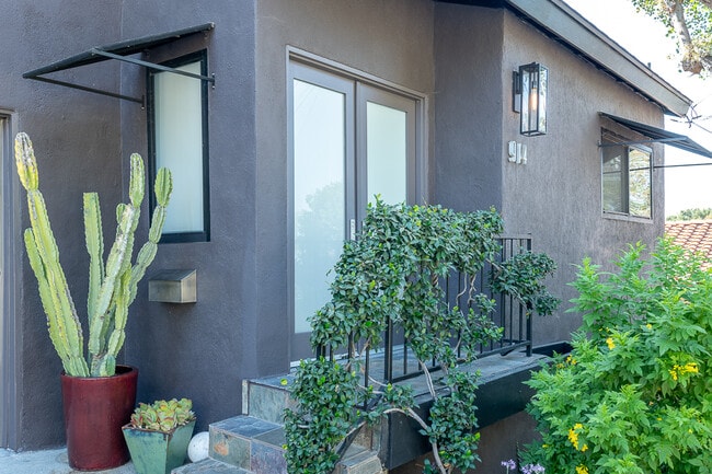 Building Photo - 914 Nordica Dr