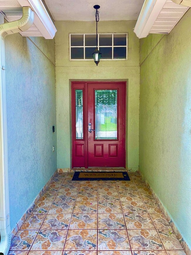 Building Photo - Modern 4-Bed, 2-Bath Solar-Powered Home Ne...