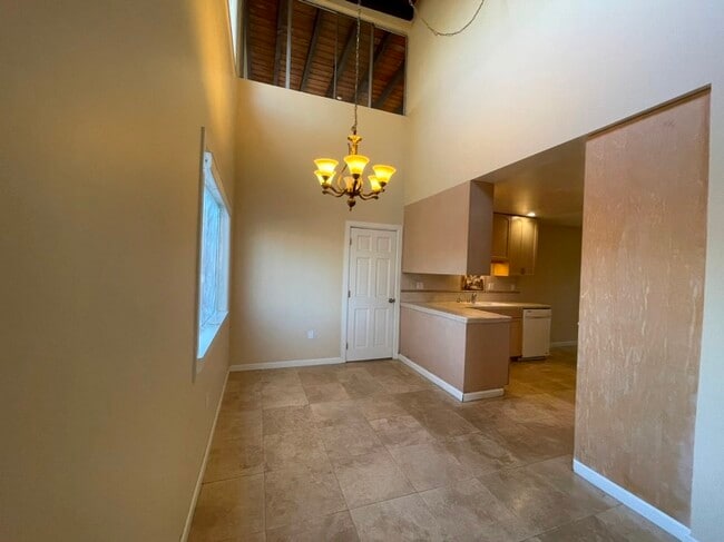 Building Photo - 1808 Huntington Ln