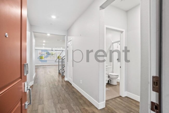 Building Photo - Unit