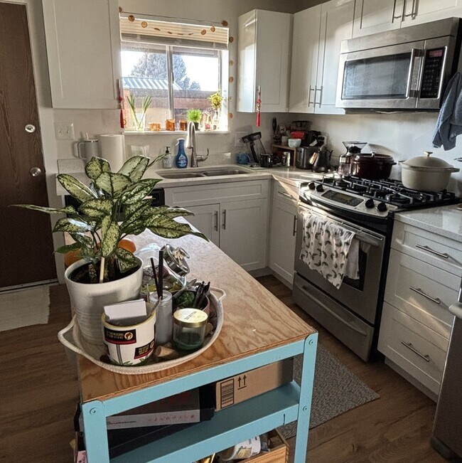 Foto del edificio - 2145 E Oakridge Dr
