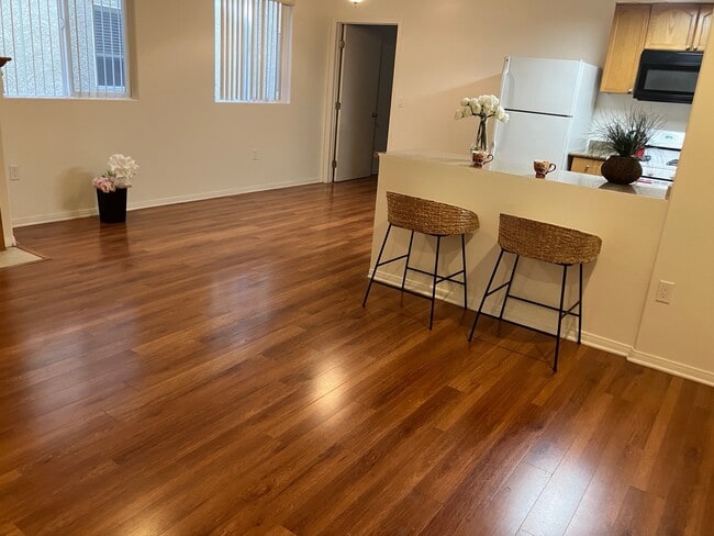 Building Photo - 1952 Selby Ave