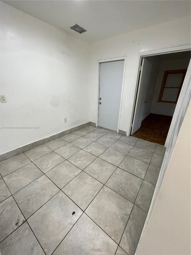 Building Photo - 3173 SW 23rd Terrace