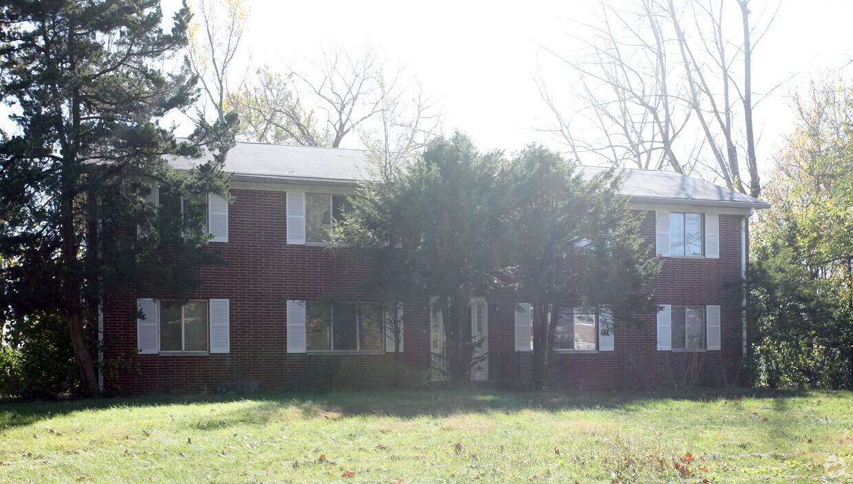 Building Photo - 6111 Laurel Hall Dr