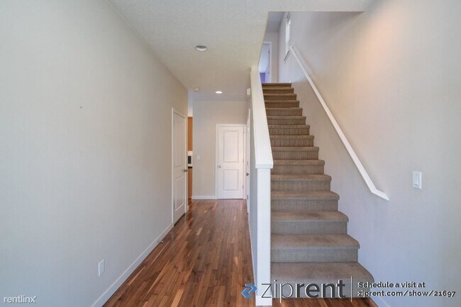 Building Photo - 2 br, 2.5 bath Condo - 4858 SE Vintage Pl,...