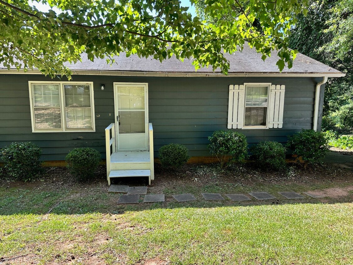Primary Photo - Southport, 2BR/1BA