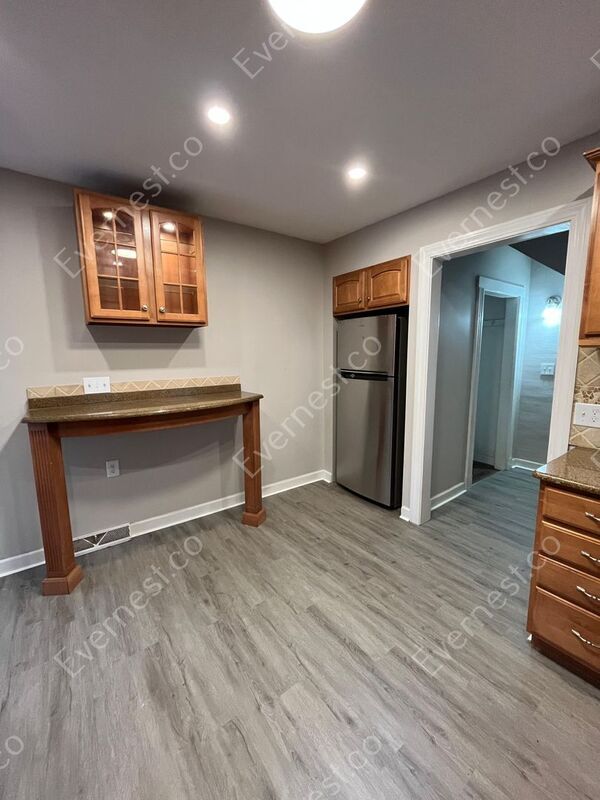 Foto del edificio - 2343 Maplewood Ave
