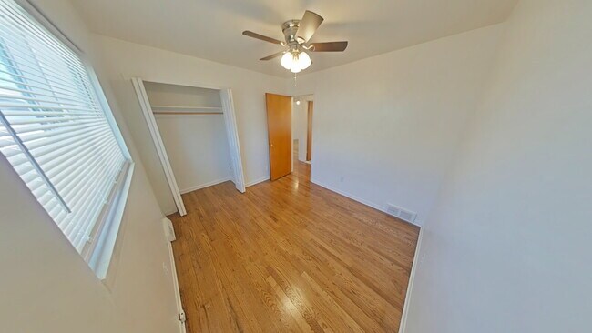 Foto del edificio - 8261 Gerald Ave