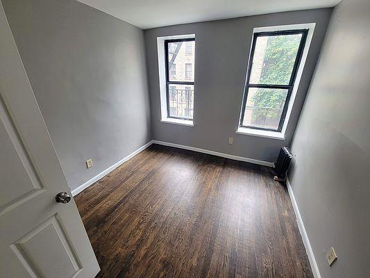 Foto del edificio - 3 bedroom in BRONX NY 10457