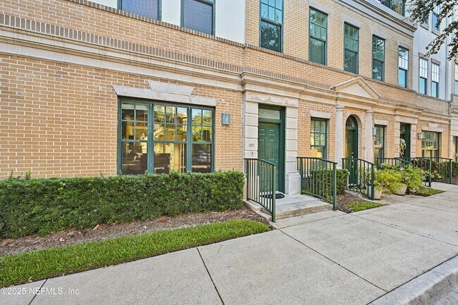 Foto del edificio - 1661 Riverside Ave