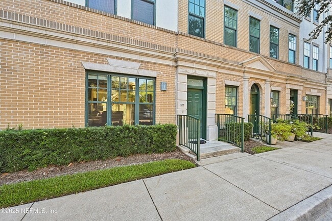 Building Photo - 1661 Riverside Ave
