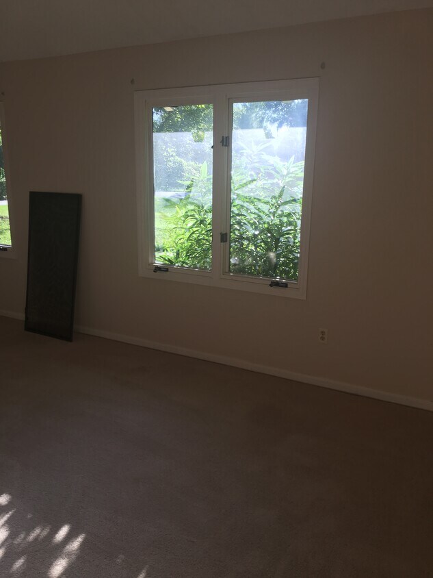 Building Photo - 129 Dutch Island Dr