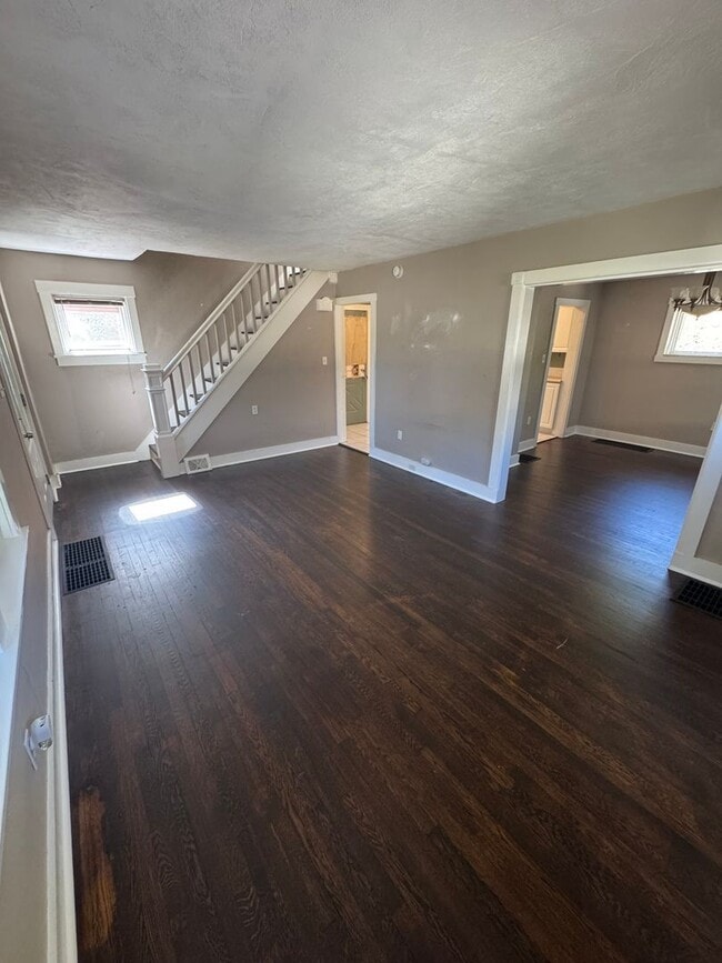 Building Photo - 249 Elwyn Ave