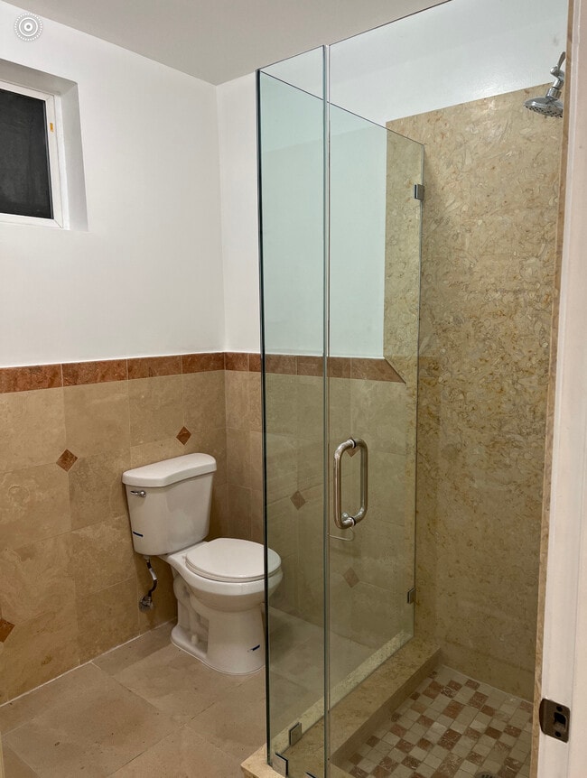 primario - 2051 Ivar Ave