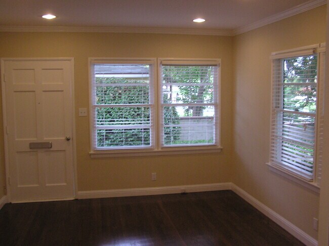 Foto del edificio - 3909 W Chandler Blvd